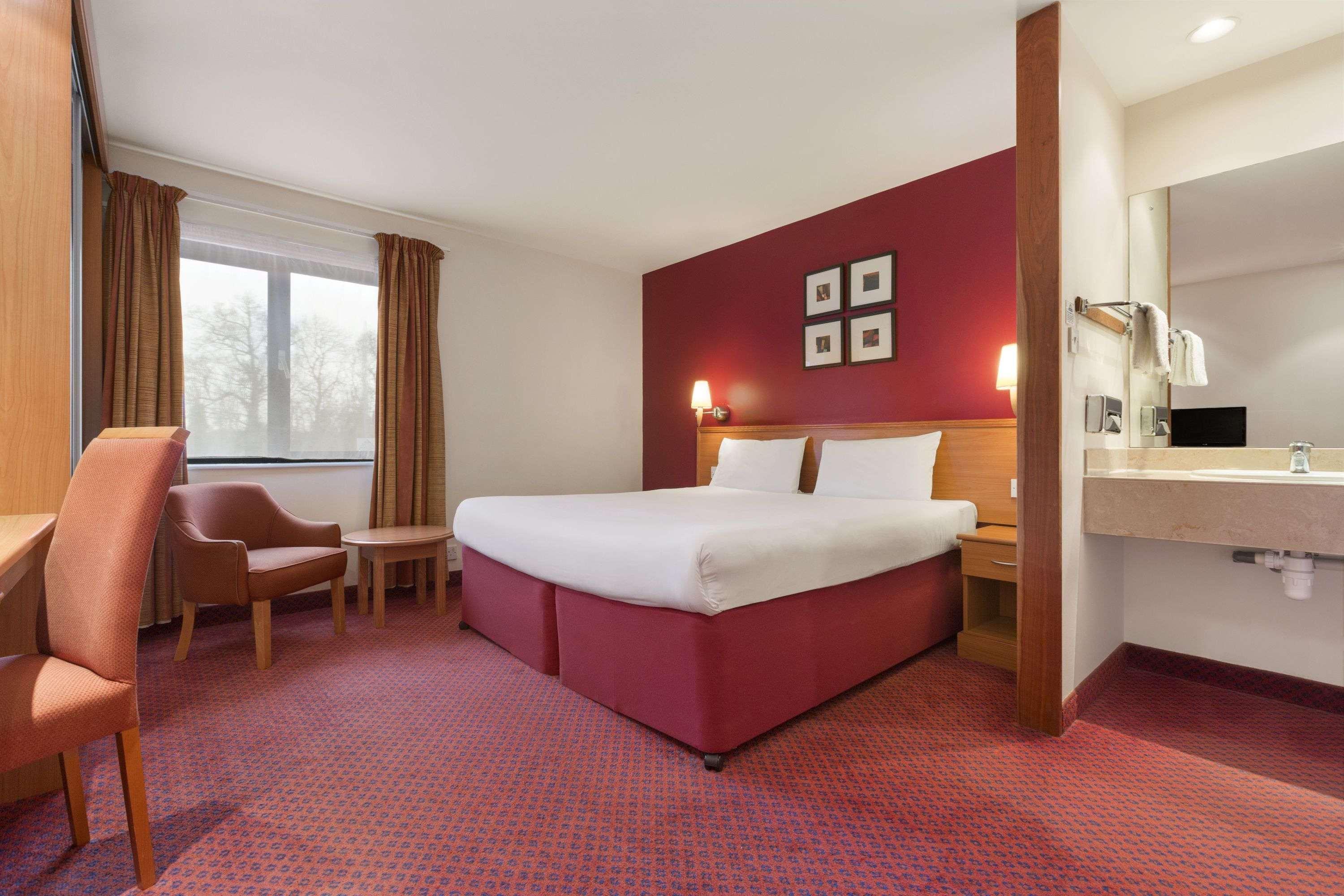 Days Inn Stevenage North Baldock Buitenkant foto