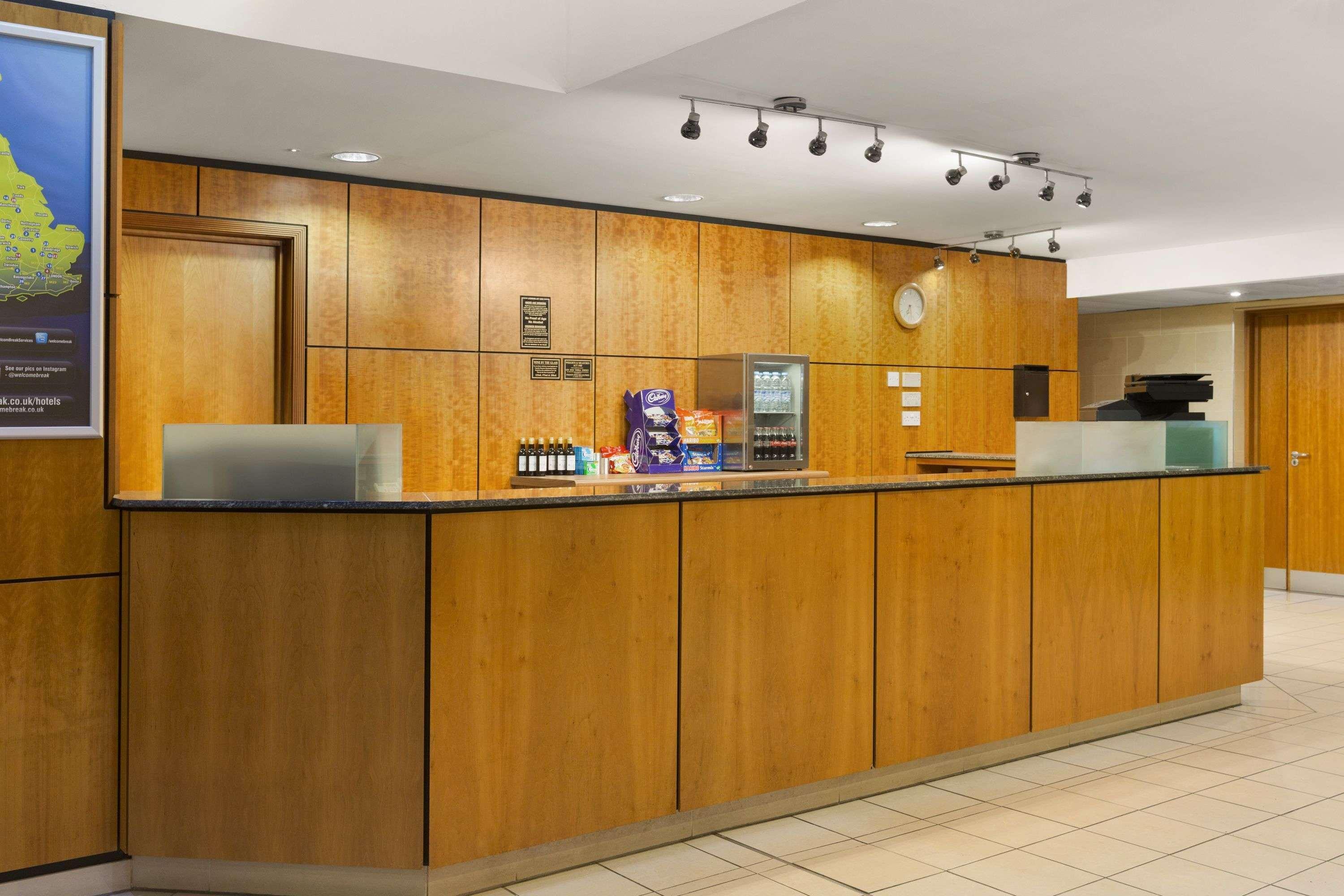 Days Inn Stevenage North Baldock Buitenkant foto