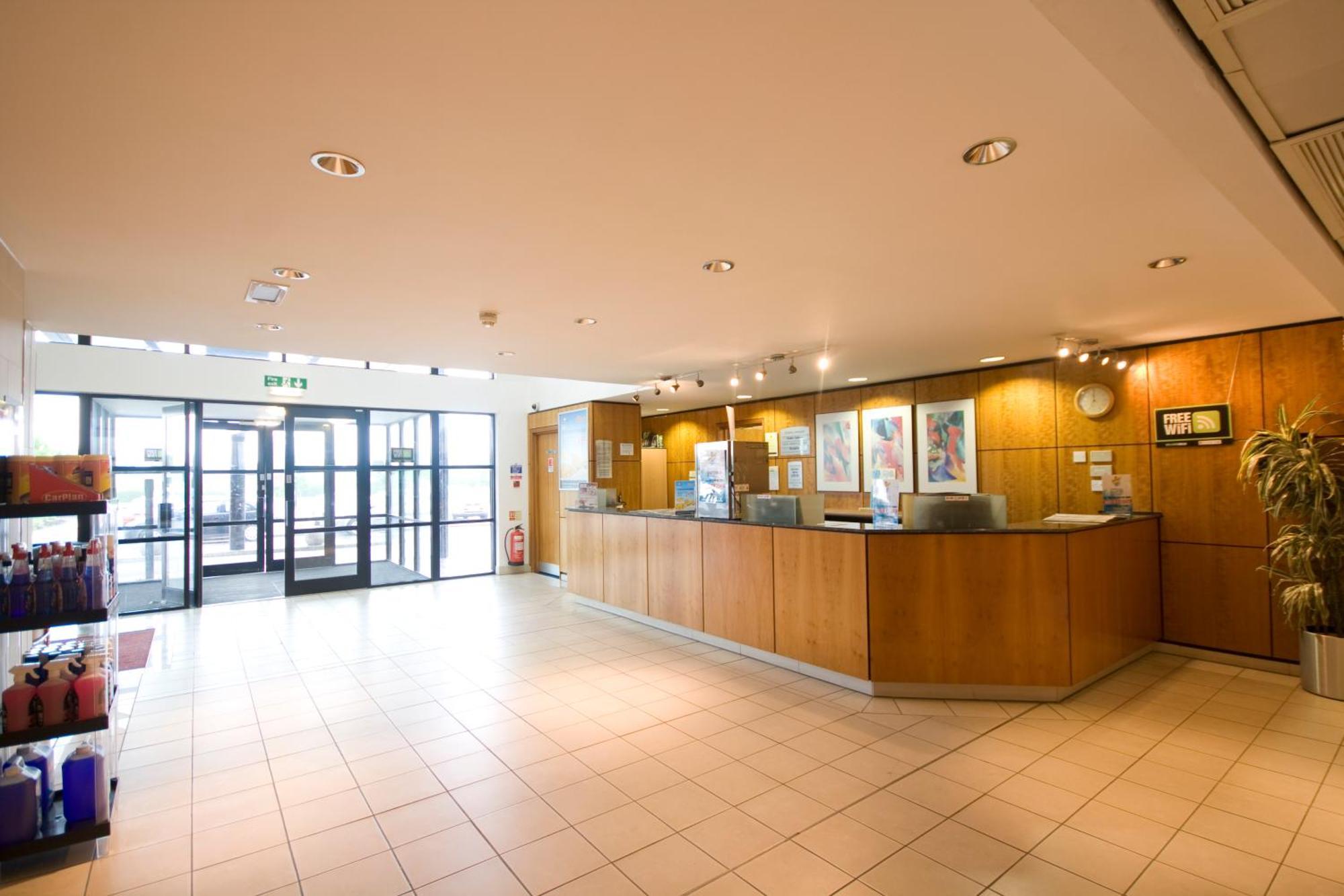 Days Inn Stevenage North Baldock Buitenkant foto