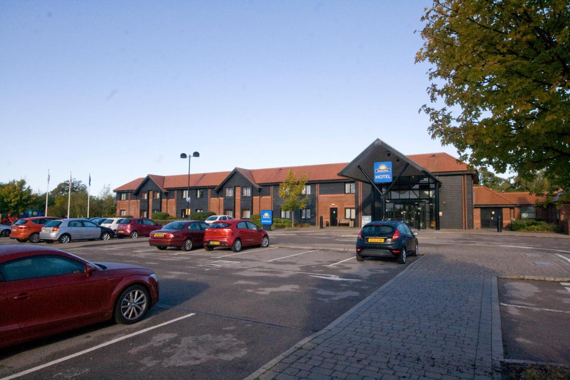Days Inn Stevenage North Baldock Buitenkant foto