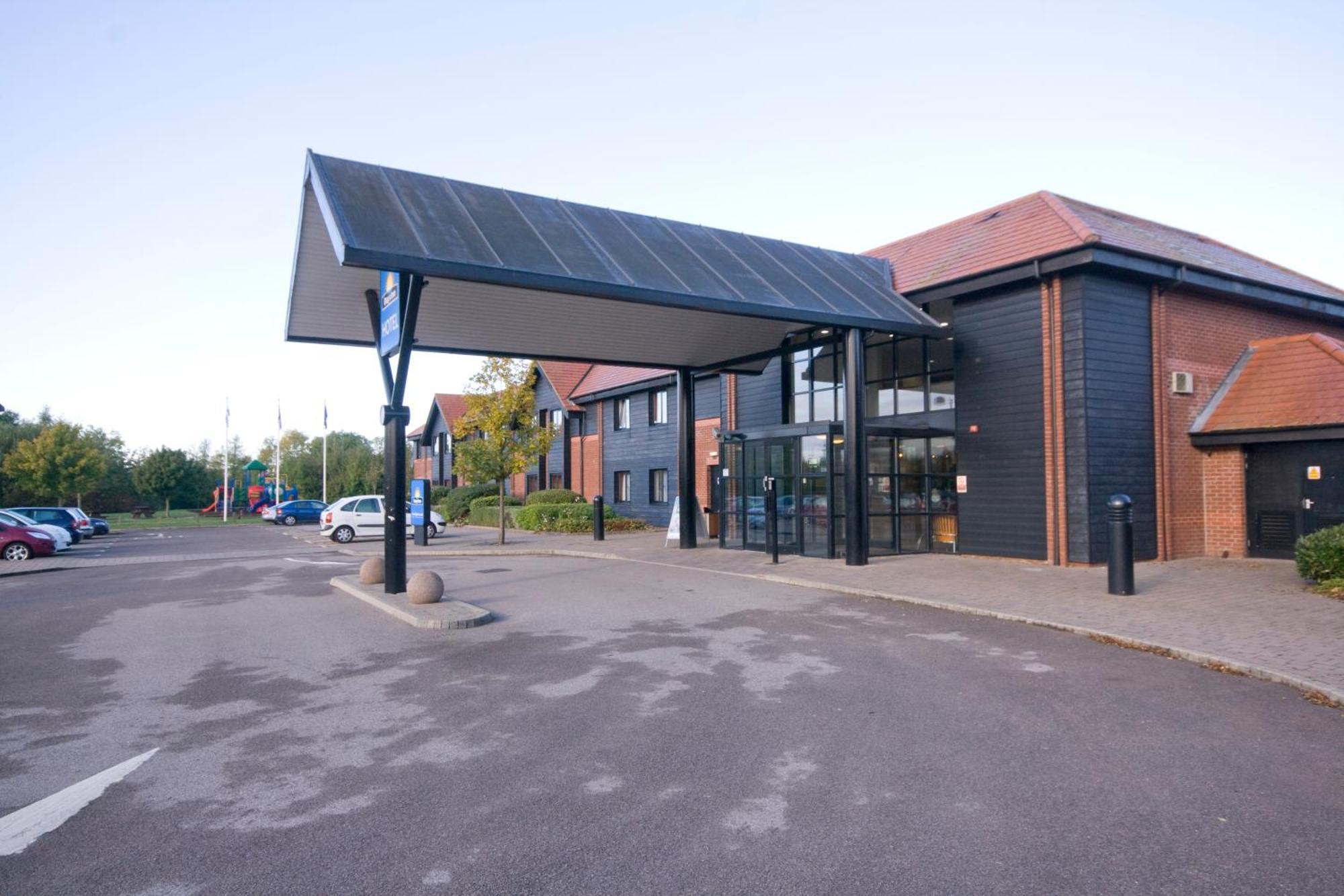 Days Inn Stevenage North Baldock Buitenkant foto
