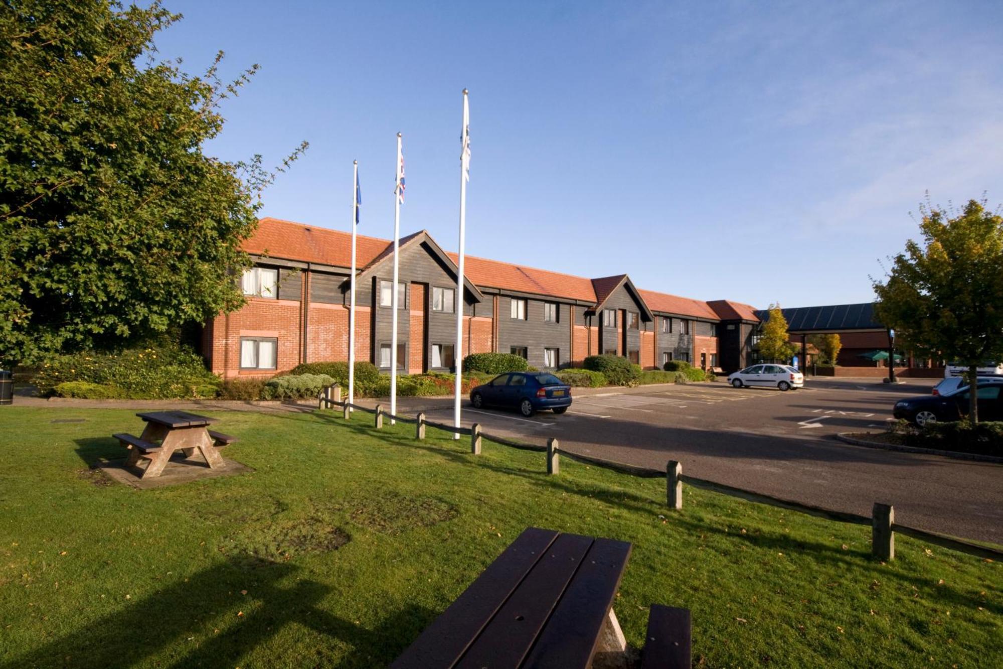 Days Inn Stevenage North Baldock Buitenkant foto