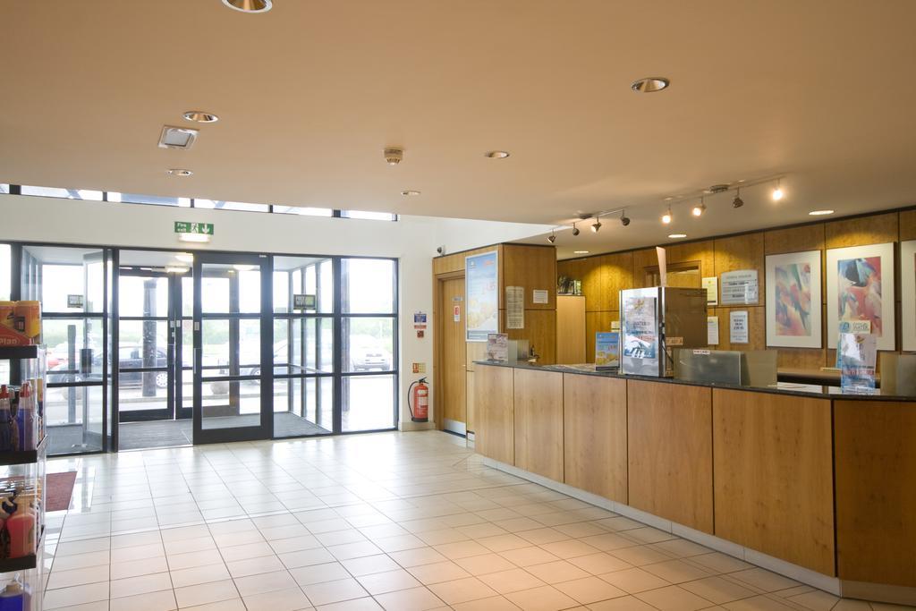 Days Inn Stevenage North Baldock Buitenkant foto